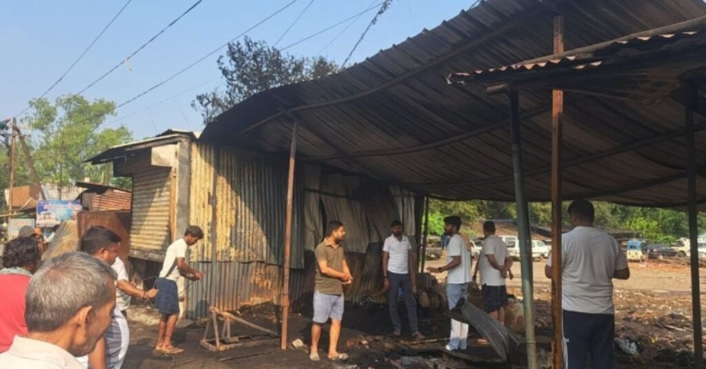 बागबेड़ा में भीषण आग से पांच दुकानें जलकर खाक