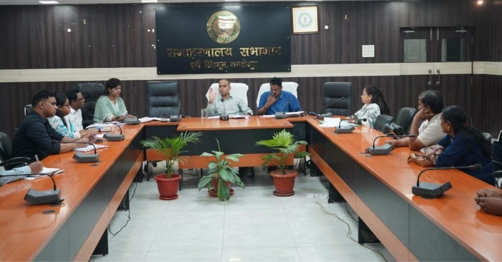 घाटशिला उपचुनाव को लेकर दिव्यांग मतदाताओं की भागीदारी पर बैठक