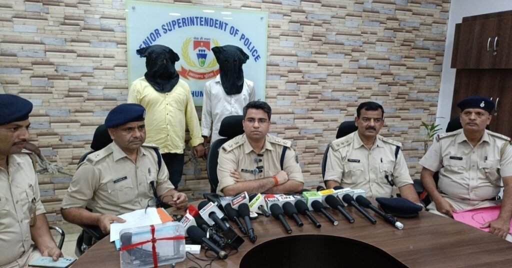 जमशेदपुर कदमा में अवैध शराब कारोबार में चाचा-भतीजा गिरफ्तार